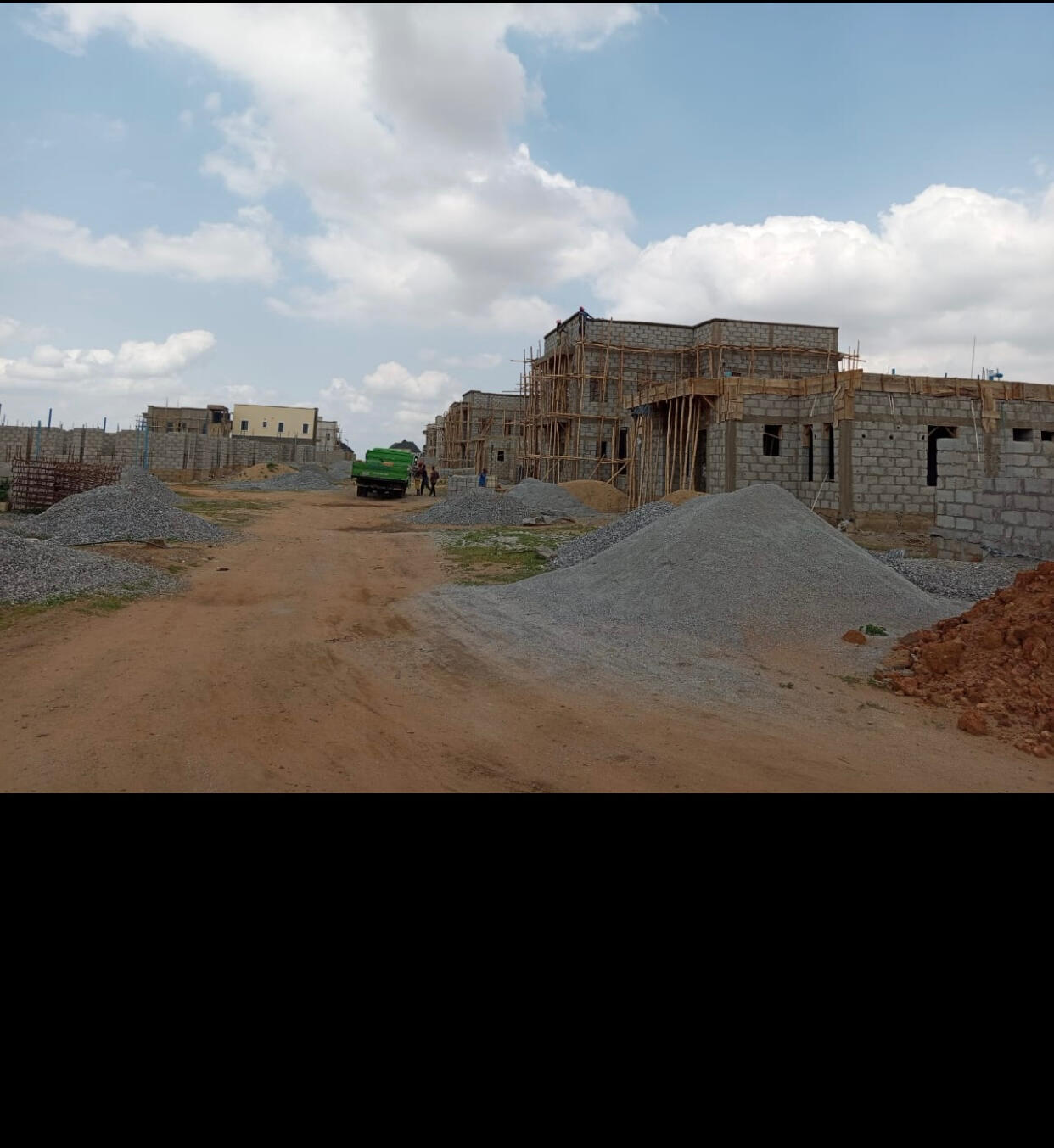 Strategically located estate land suitable for residential projects and future property appreciation.